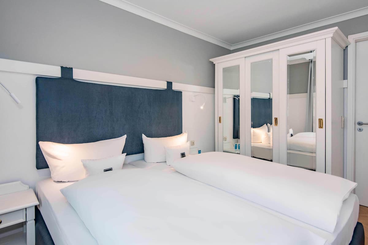 apartment, 1 bedroom, in the annex building, no elevator | minibar, in-room safe, individually furnished, free cots/infant beds