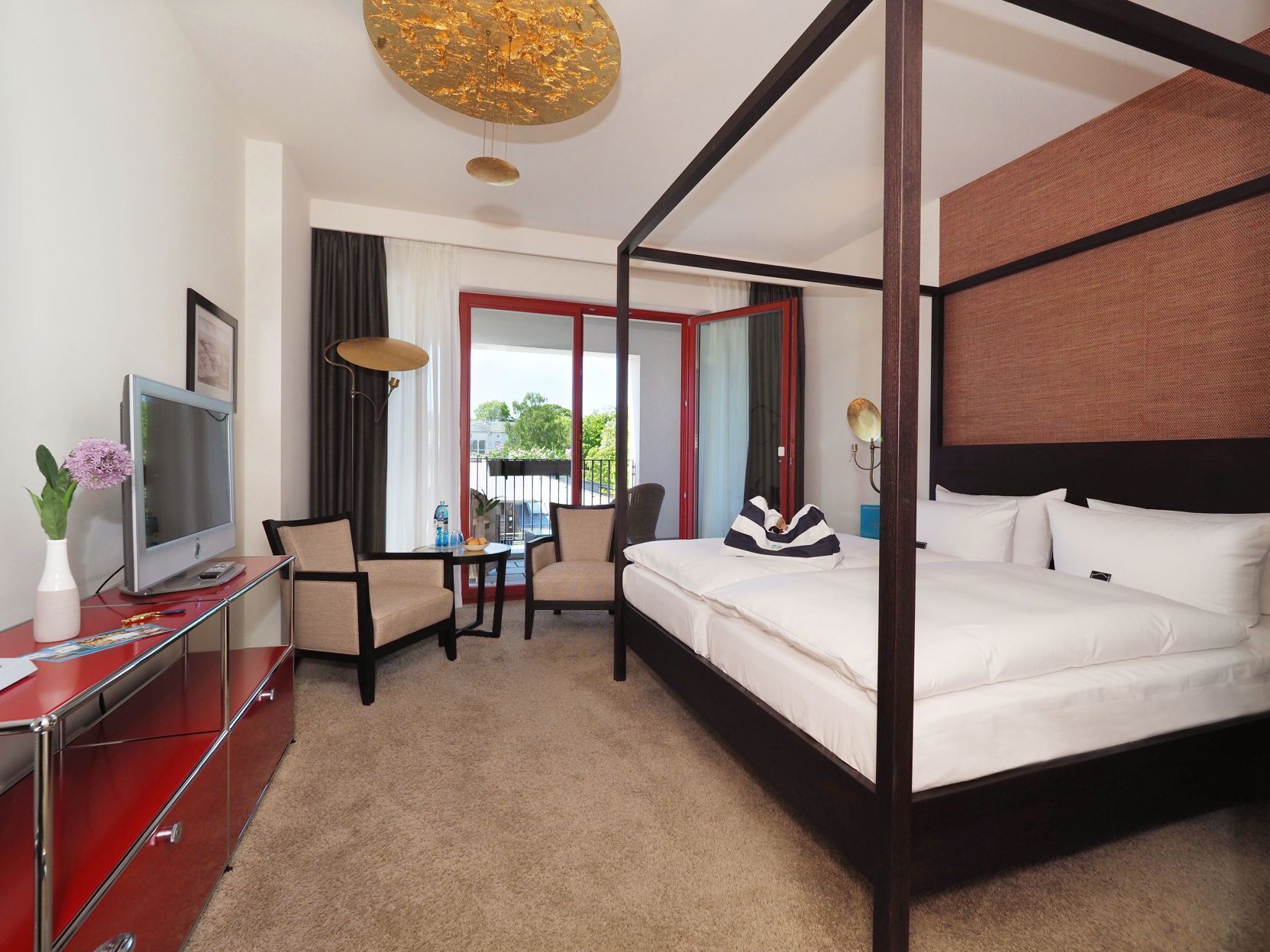 Minibar, in-room safe, individually furnished, free cribs/infant beds