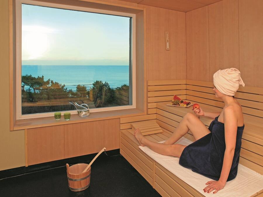 Couples treatment rooms, steam room, body treatments, aromatherapy