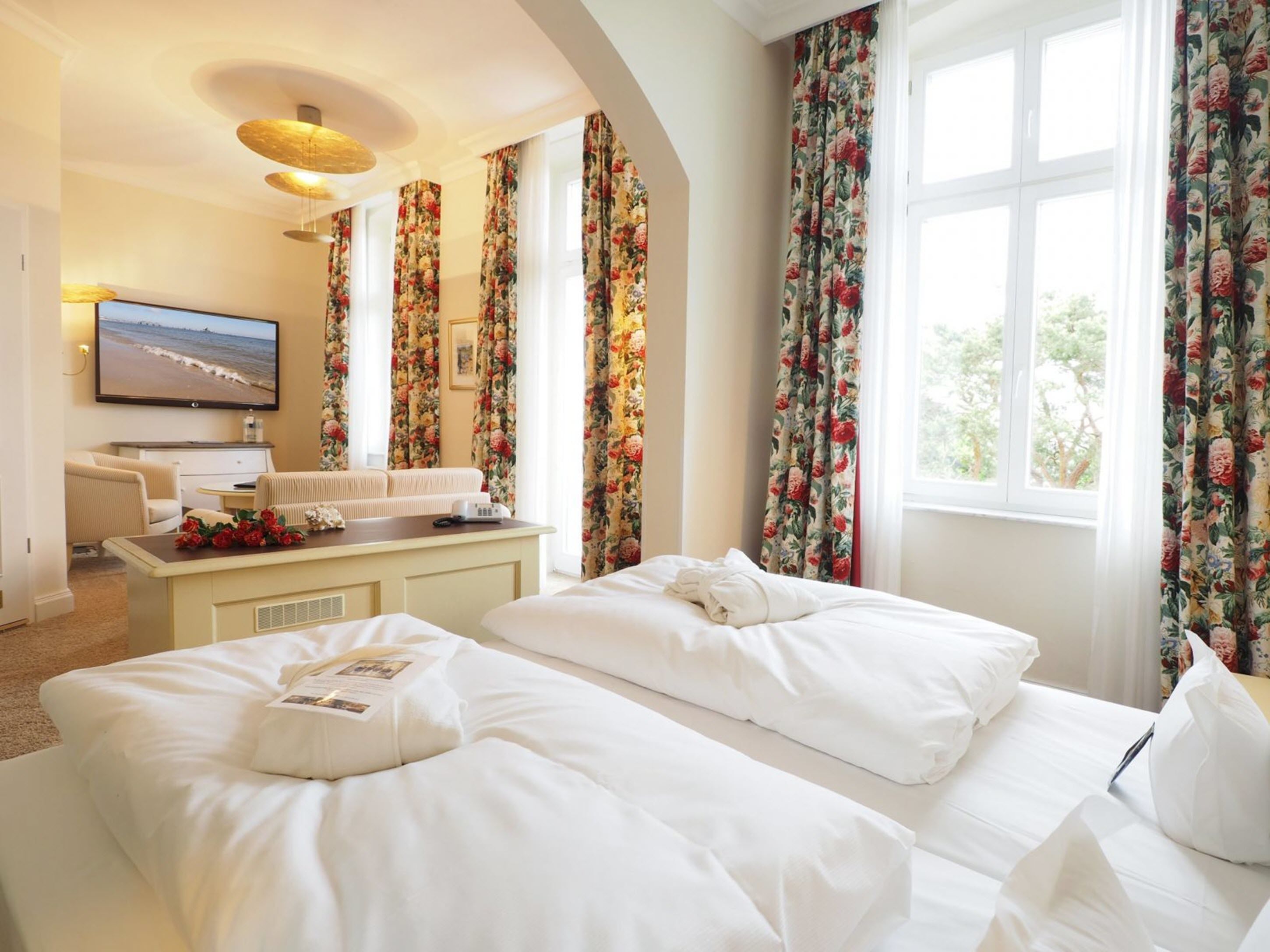 deluxe double room (sea side) | minibar, in-room safe, individually furnished, free cots/infant beds