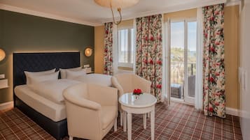 Minibar, caja de seguridad en la habitación y muebles diferentes