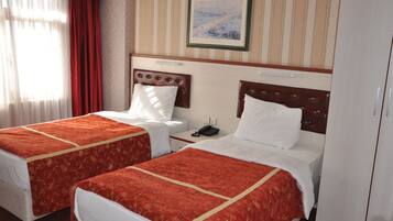 Select-Comfort-Betten, Minibar, Zimmersafe, Schreibtisch