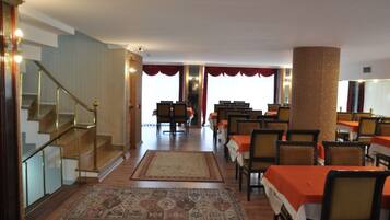 Tägliches inbegriffenes Frühstücksbuffet