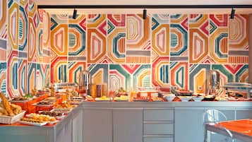 TĂ€gliches FrĂŒhstĂŒcksbuffet (59 RON pro Person)