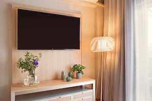 Suite, 1 King Bed, Balcony | Minibar, in-room safe, desk, laptop workspace