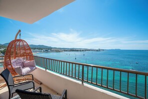 Chambre triple Deluxe, vue sur la mer | Vue sur la plage ou l’océan
