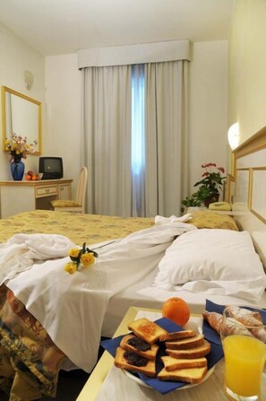 Double or Twin Room | Minibar, in-room safe, desk, soundproofing - Alexander Palace (Abano Terme)