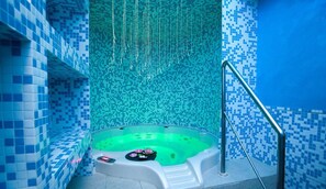 Indoor spa tub - Alexander Palace (Abano Terme)
