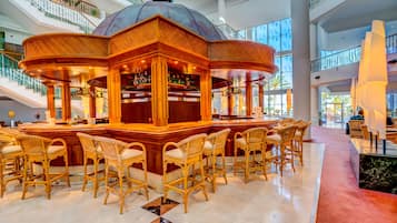 3 Bars/Lounges, Lobby-Lounge, Piano-Bar