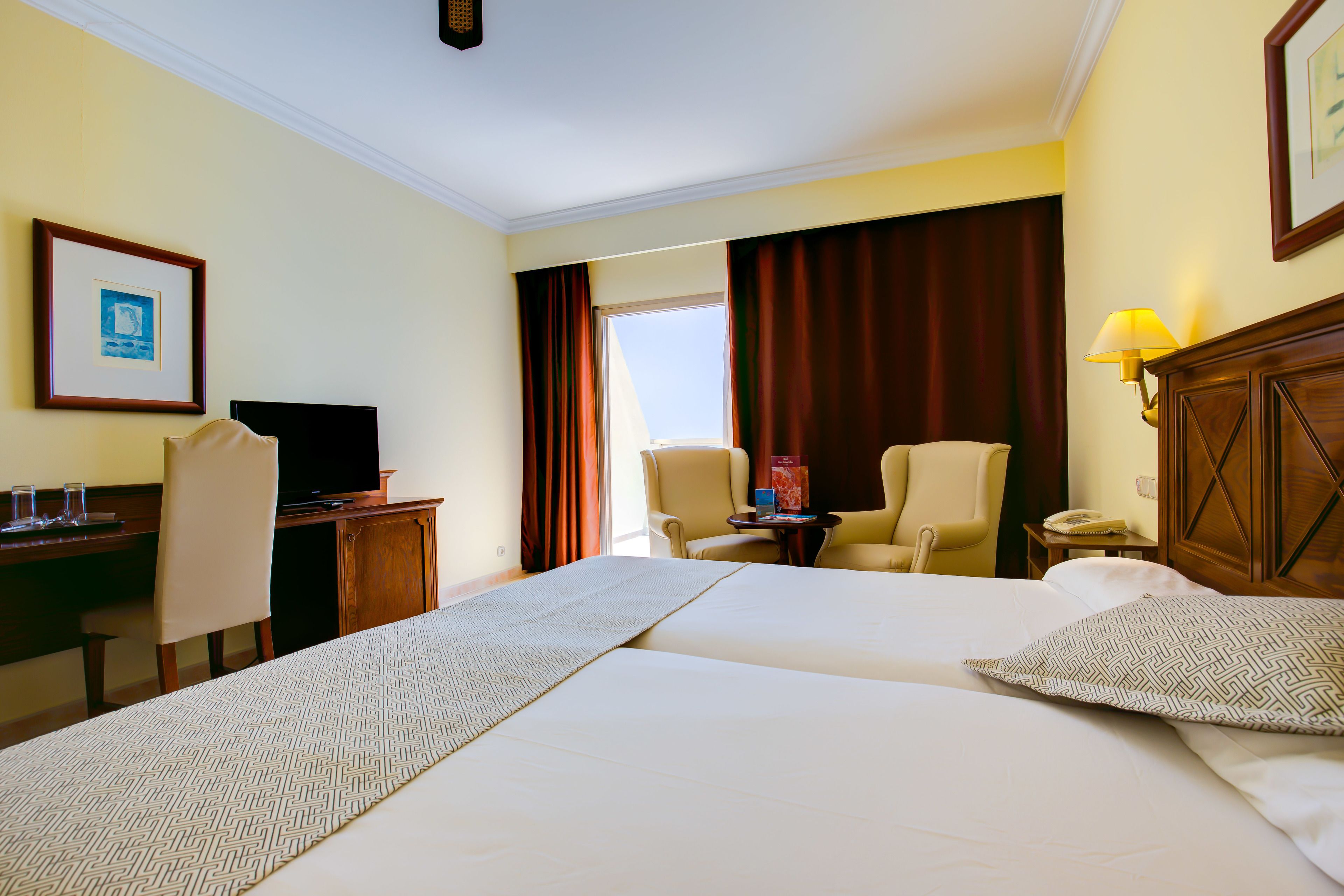 select comfort beds, minibar, in-room safe, desk