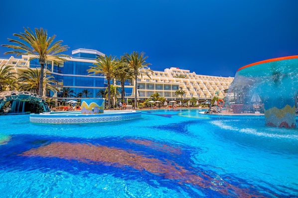 2 indoor pools, outdoor pool, pool loungers