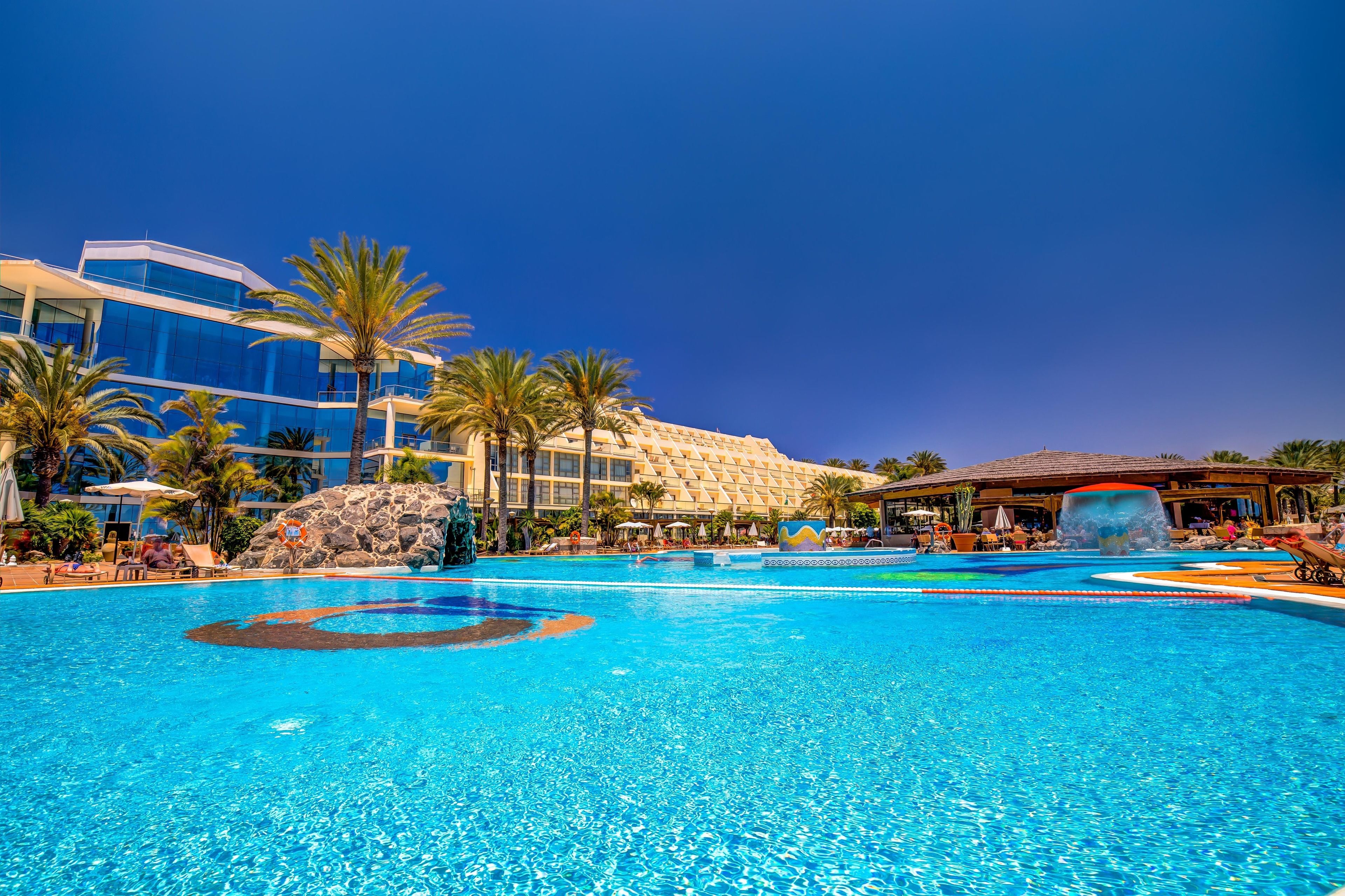 2 indoor pools, outdoor pool, pool loungers