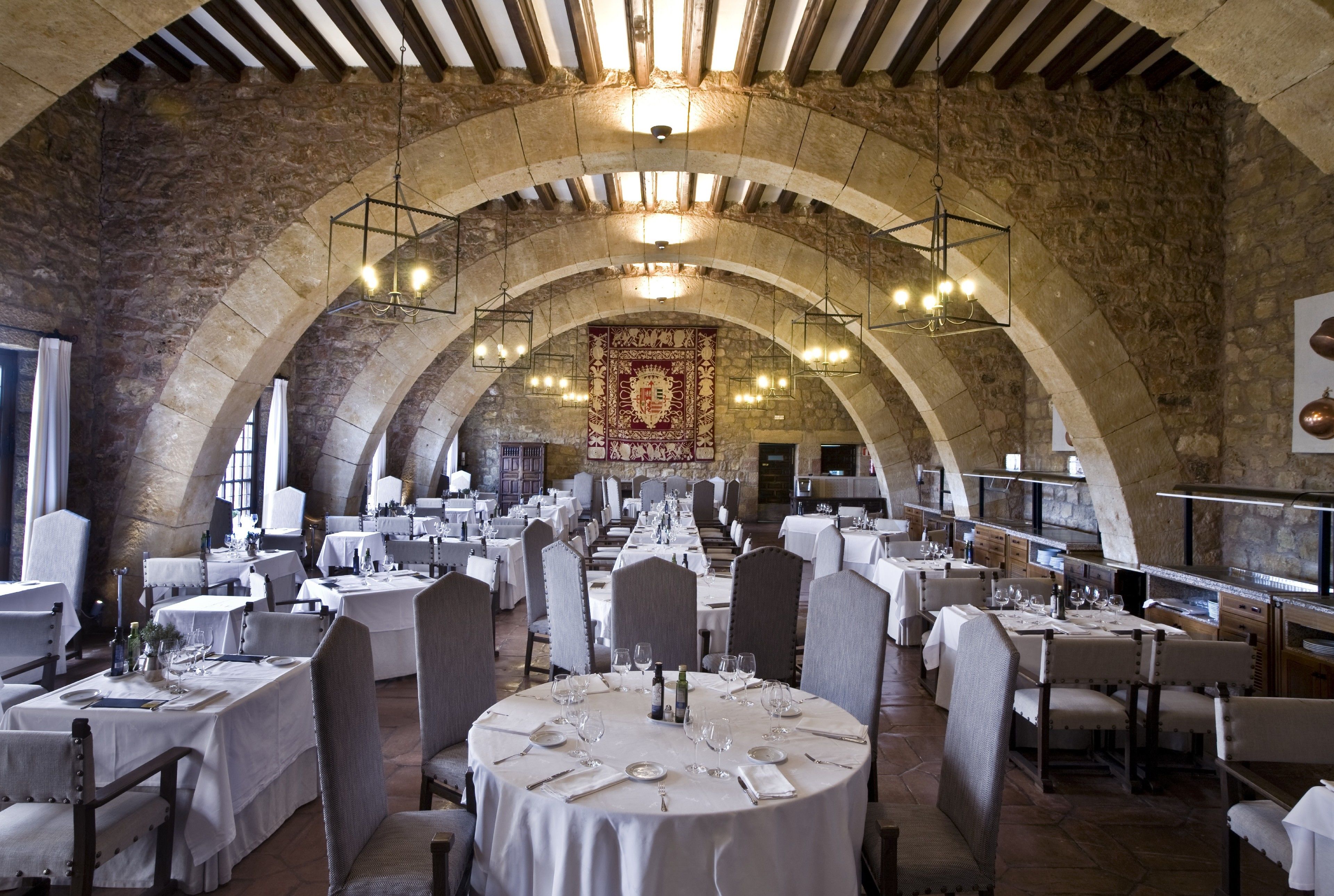 Petit déjeuner, déjeuner et dîner servis sur place