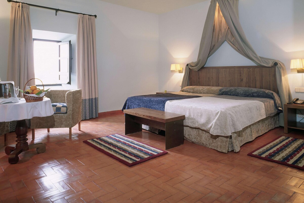1 bedroom, premium bedding, minibar, in-room safe