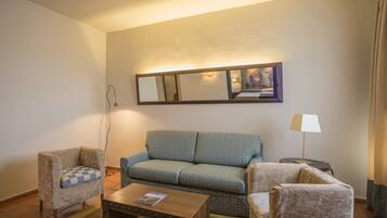 1 bedroom, premium bedding, minibar, in-room safe