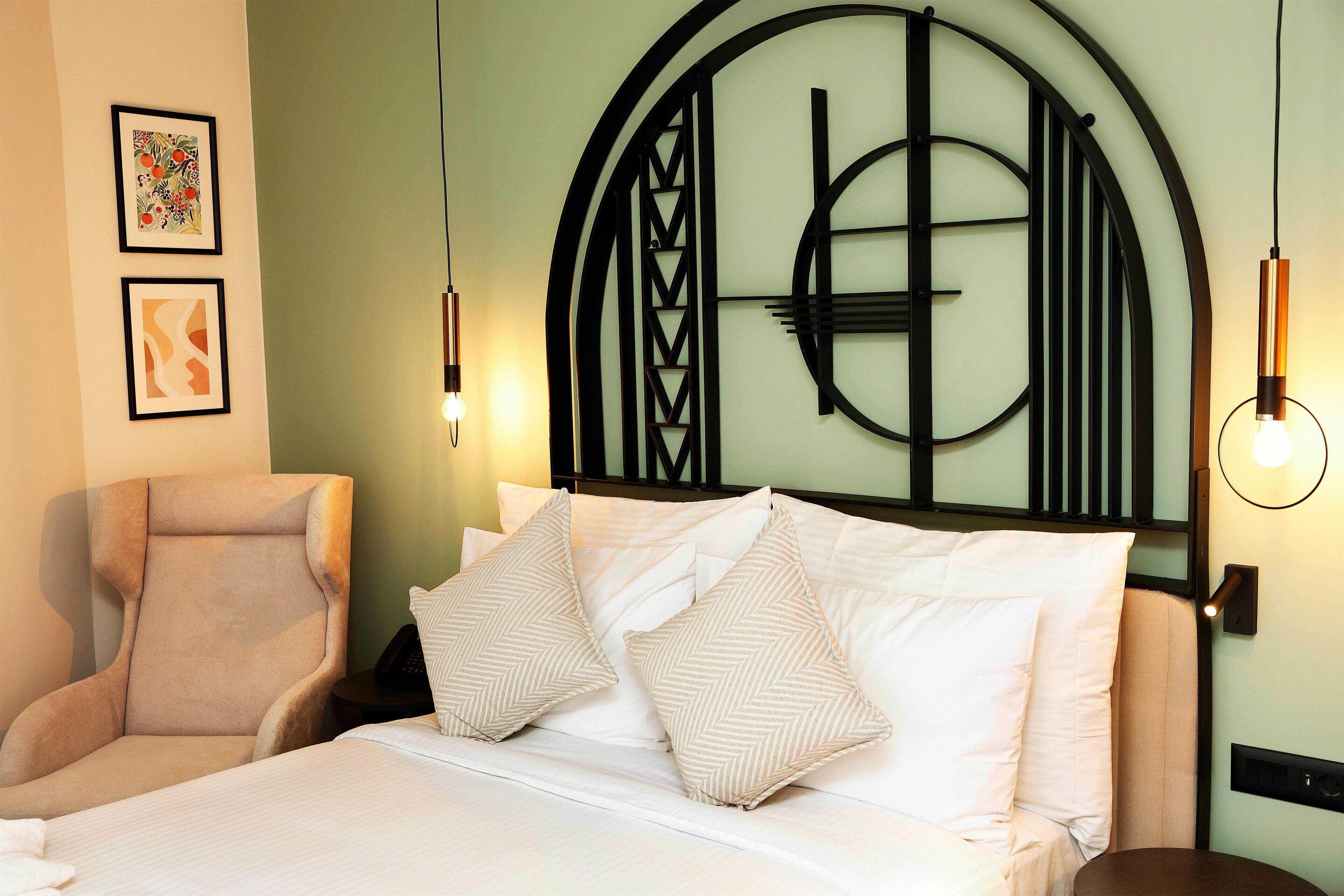 Minibar, in-room safe, desk, free WiFi