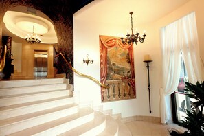 Reception - Zeus Essence Bucharest Opera (Bucharest)