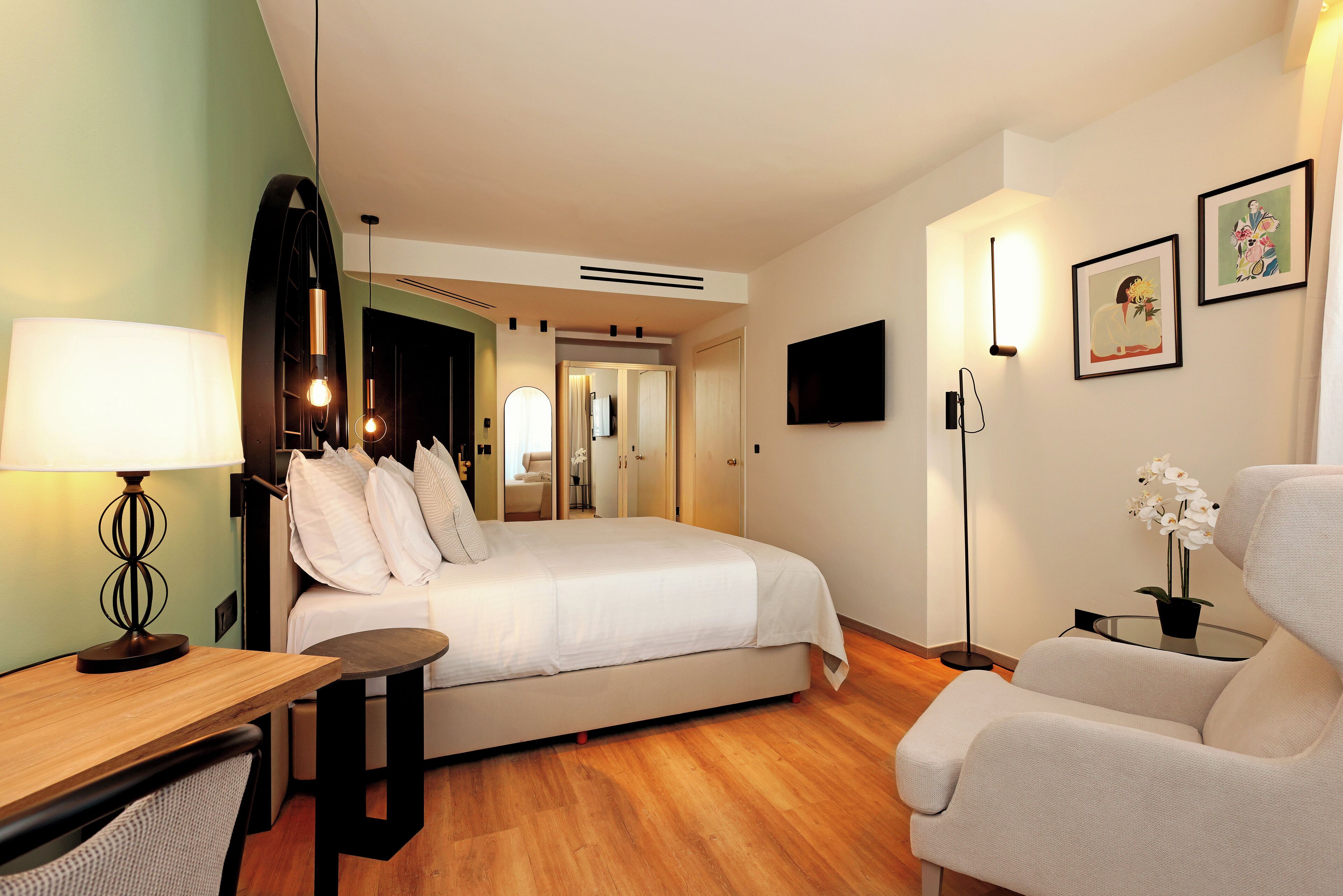 Photo - Zeus Essence Bucharest Opera