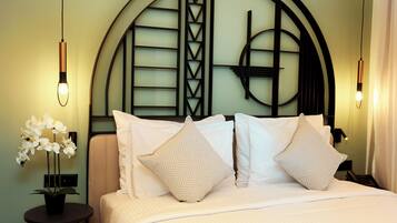 Executive Double Room | Minibar, in-room safe, desk, free WiFi