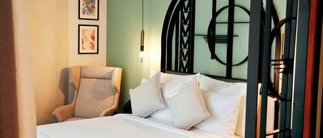 Kamer | Een minibar, een kluis op de kamer, een bureau, gratis wifi