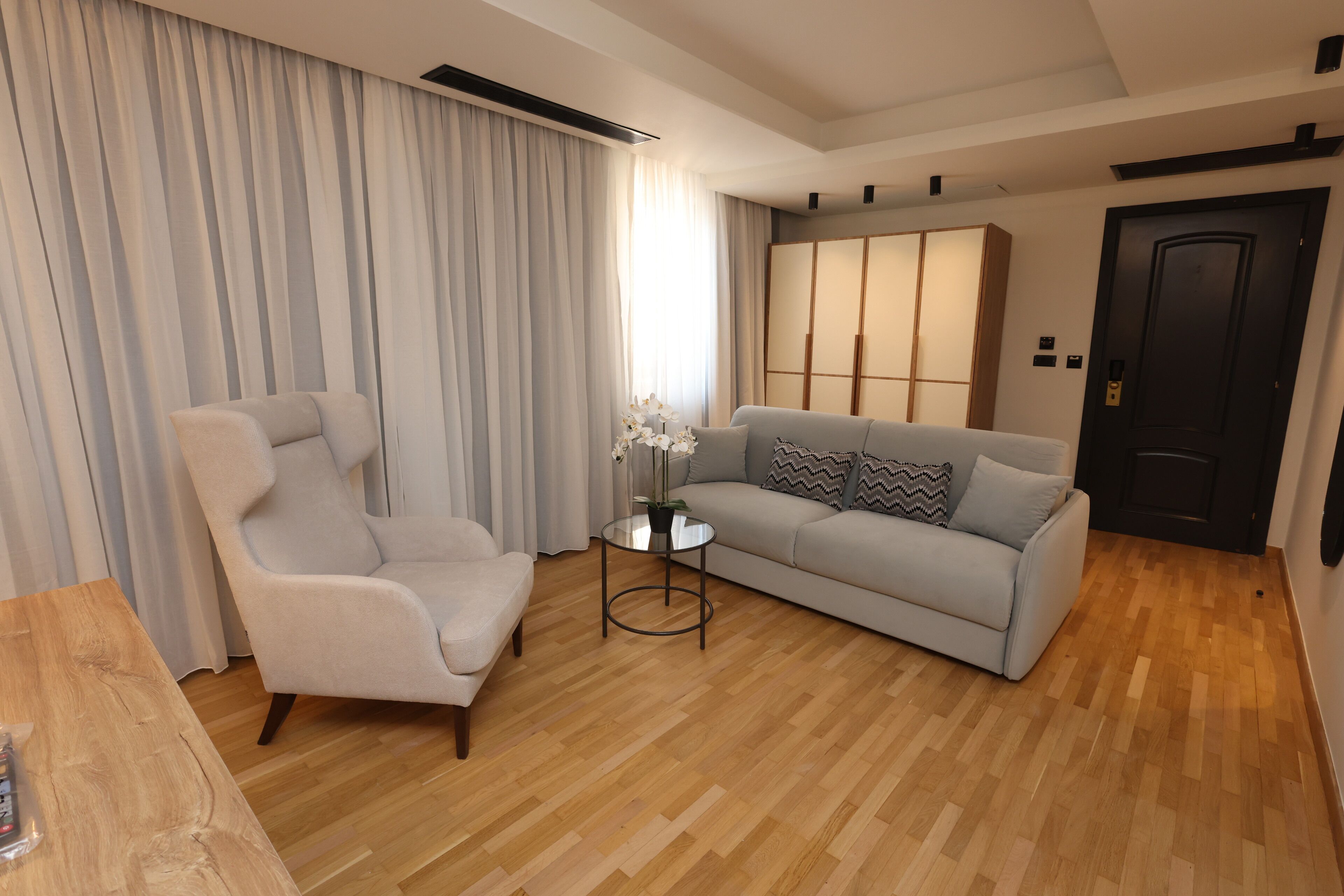 executive double room | living area | lcd tv