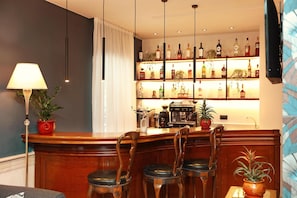 Bar (on property) - Zeus Essence Bucharest Opera (Bucharest)