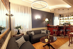 Bar (on property) - Zeus Essence Bucharest Opera (Bucharest)