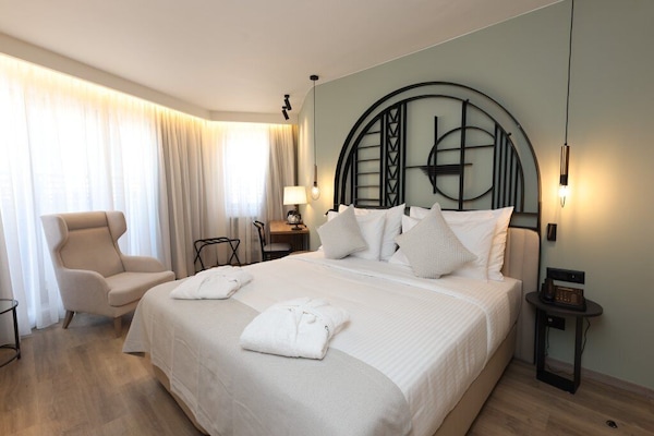 Minibar, caja de seguridad en la habitación, escritorio y wifi gratis