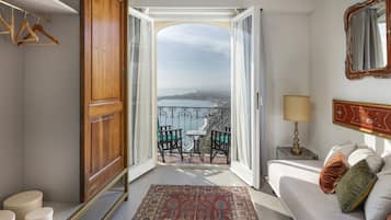 1 chambre, minibar, coffres-forts dans les chambres, bureau