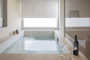 Luxury Room, 1 Bedroom, Private Pool, City View | Private spa tub