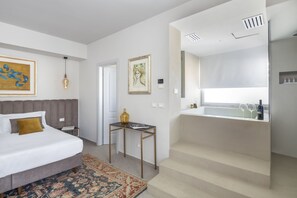 Phòng Cao cấp, 1 phòng ngủ, hồ bơi riêng, quang cảnh thành phố | Minibar, két bảo mật tại phòng, bàn, phòng cách âm 