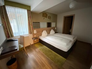 خزنة داخل الغرفة وستائر تعتيم وتجهيزات عازلة للصوت وواي فاي مجانًا