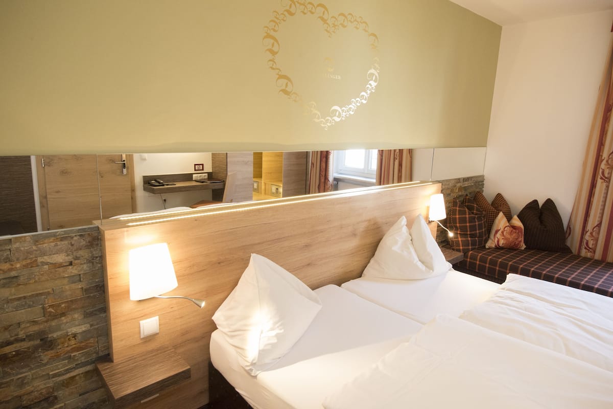 1 bedroom, in-room safe, blackout curtains, soundproofing