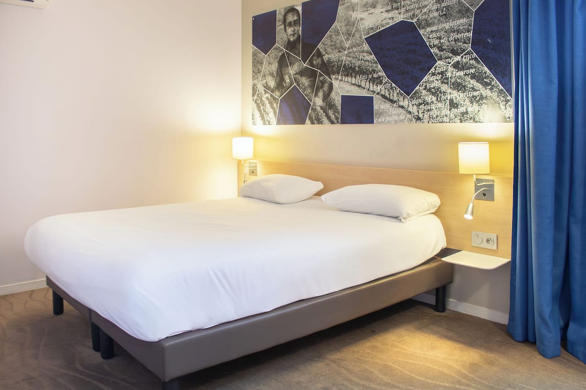 Standard Room Large Bed | 書桌、隔音、免費無線上網