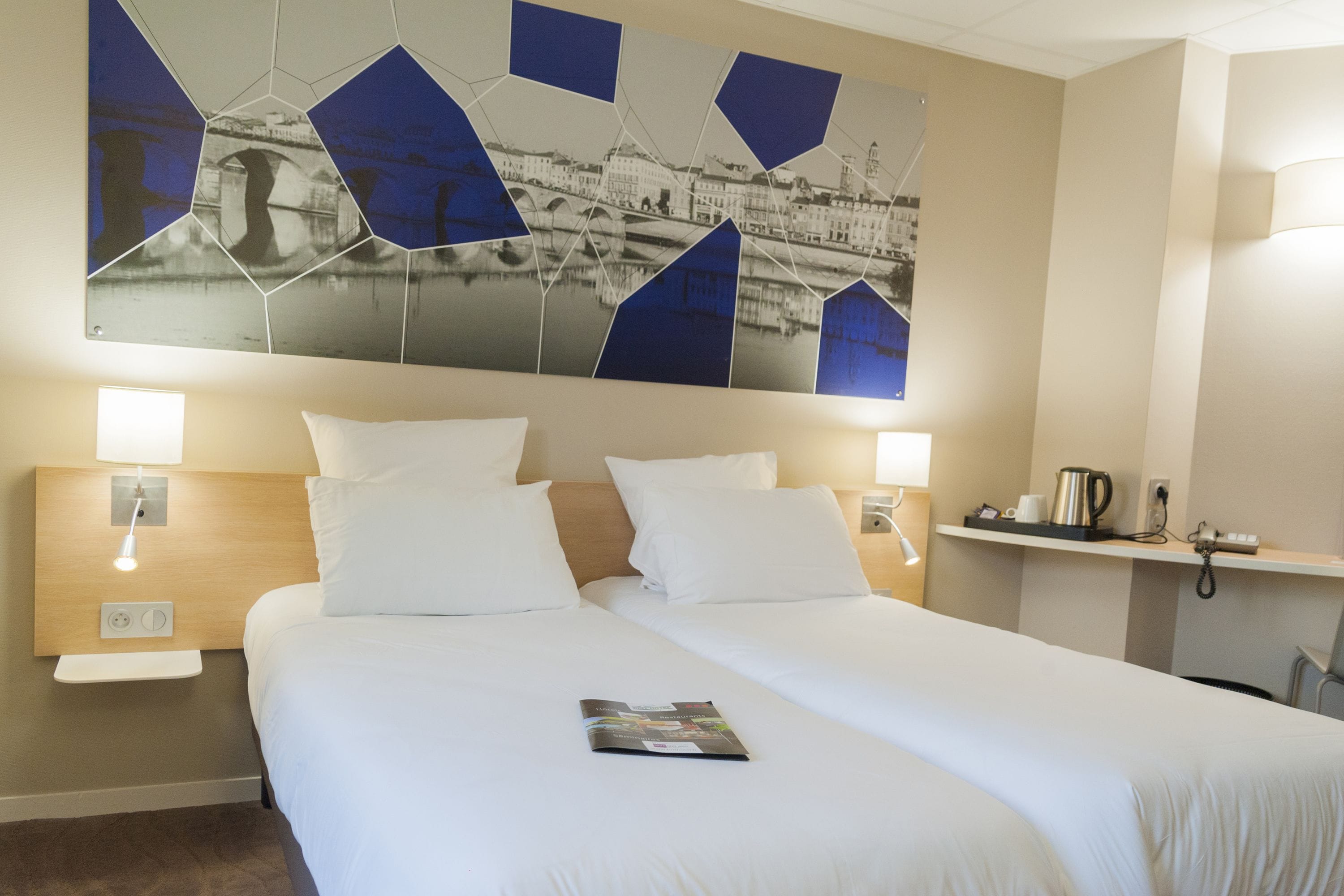 desk, soundproofing, free wifi