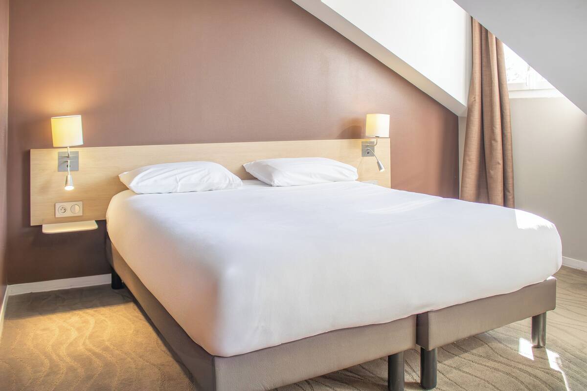 Superior Room | Desk, soundproofing, free WiFi