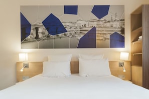 Standard Room Large Bed | Desk, soundproofing, free WiFi