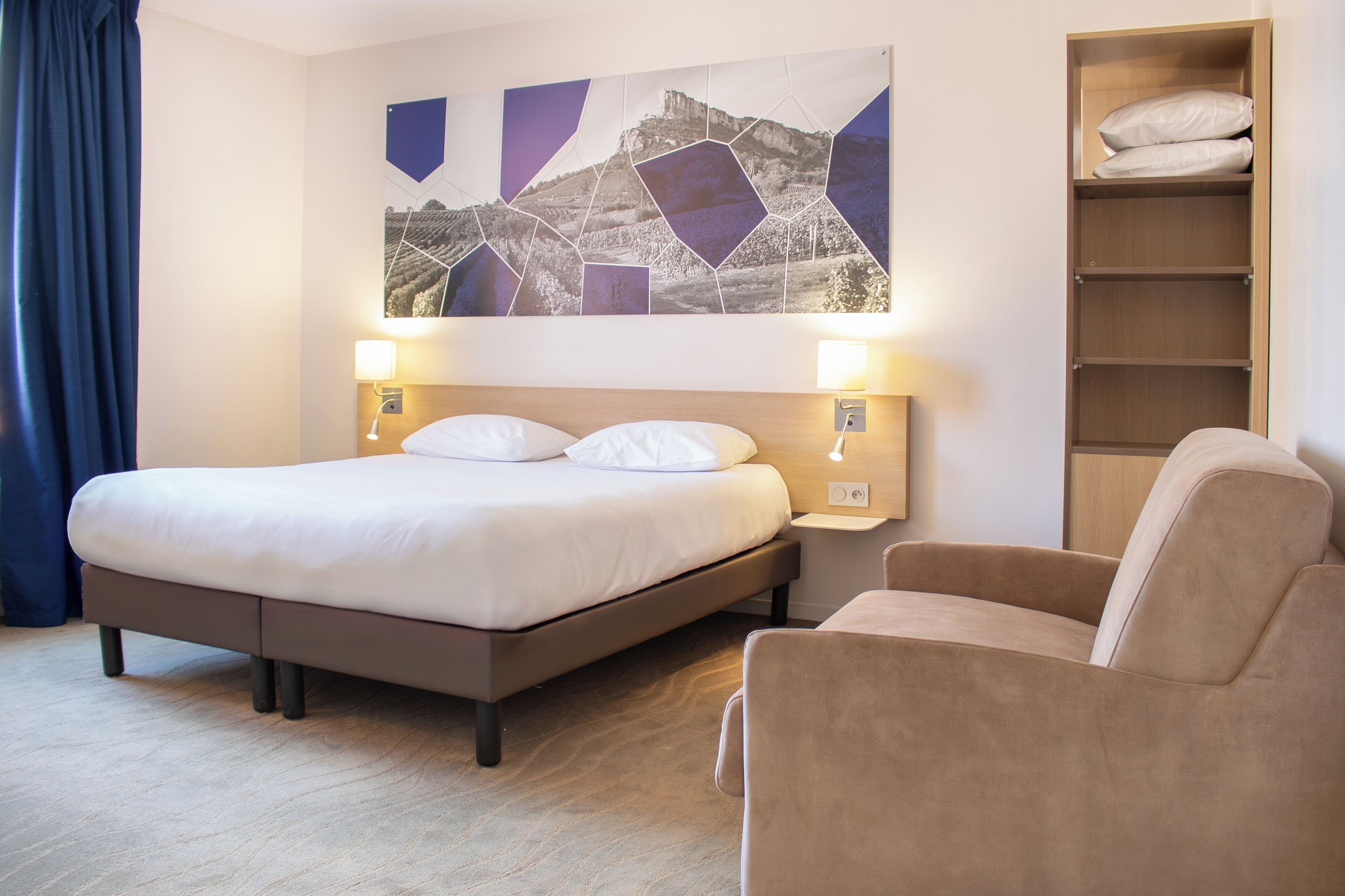 Chambre Confort Grand Lit | Desk, soundproofing, free WiFi
