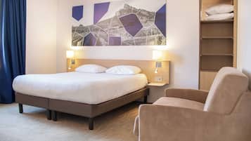 Chambre Confort Grand Lit | Desk, soundproofing, free WiFi
