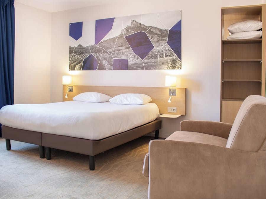 Escritorio, sistema de insonorización y wifi gratis