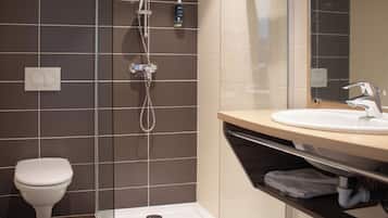Amenidades de baño gratuitas, secadora de cabello, toallas
