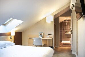 Desk, soundproofing, free WiFi - Brit Hotel Mâcon Centre Gare (Macon)