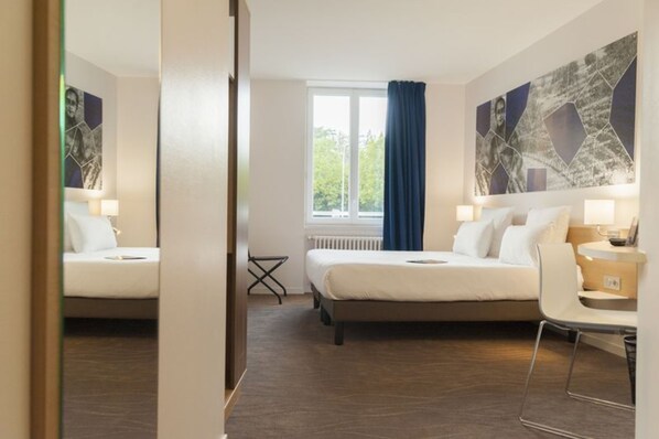 Desk, soundproofing, free WiFi - Brit Hotel Mâcon Centre Gare (Macon)