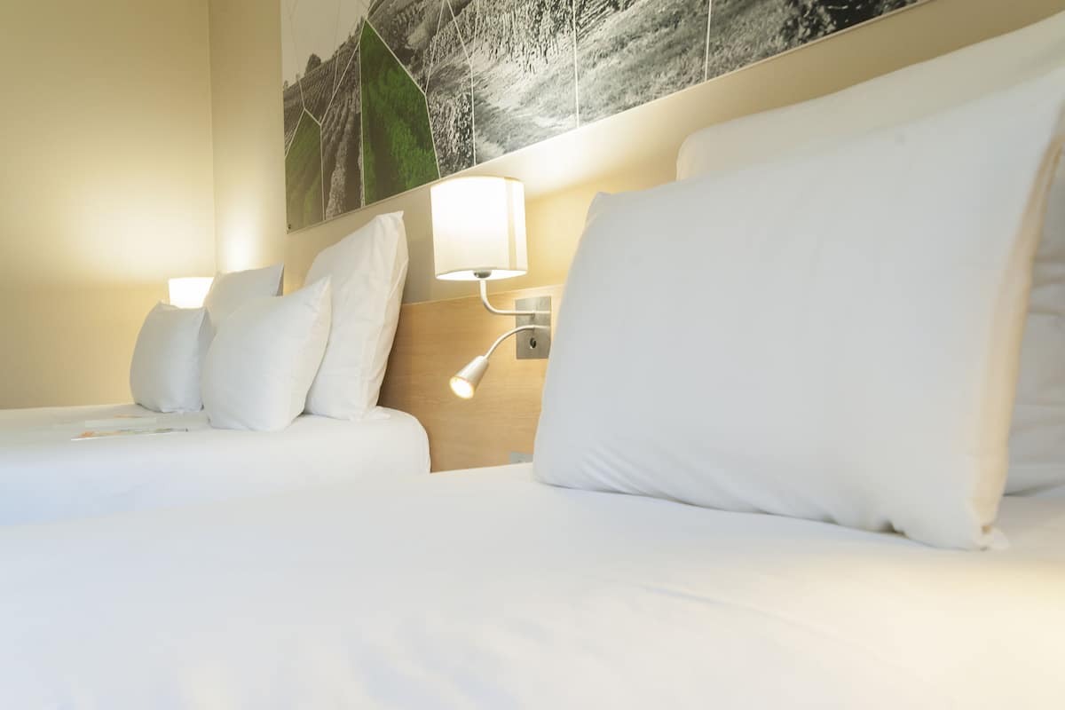 Standard Triple Room | Desk, soundproofing, free WiFi