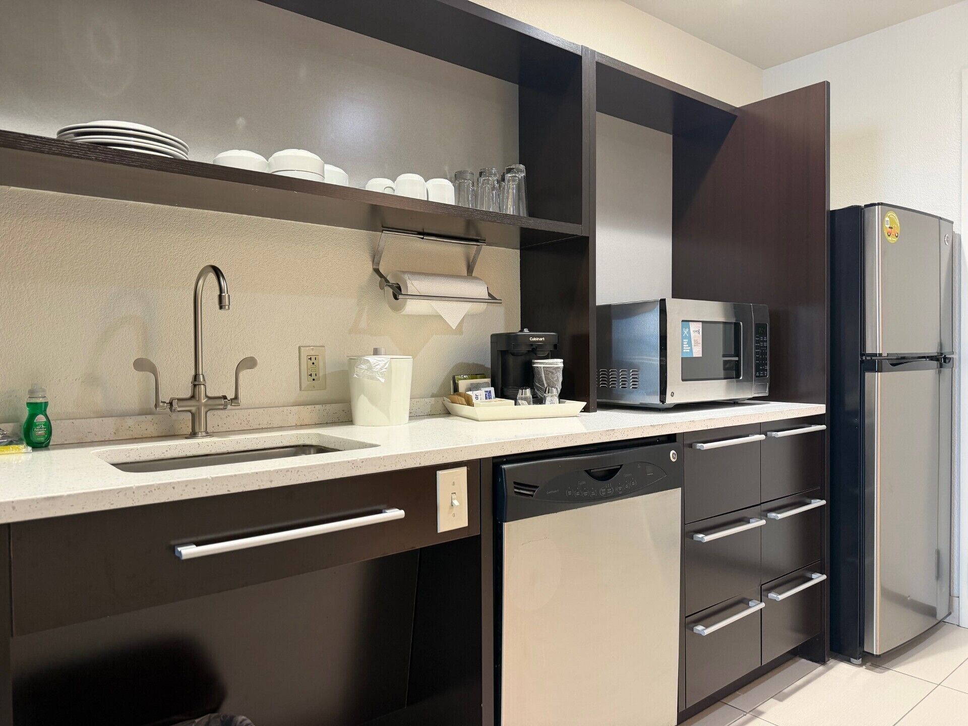 Fridge, microwave, dishwasher, cookware/dishes/utensils