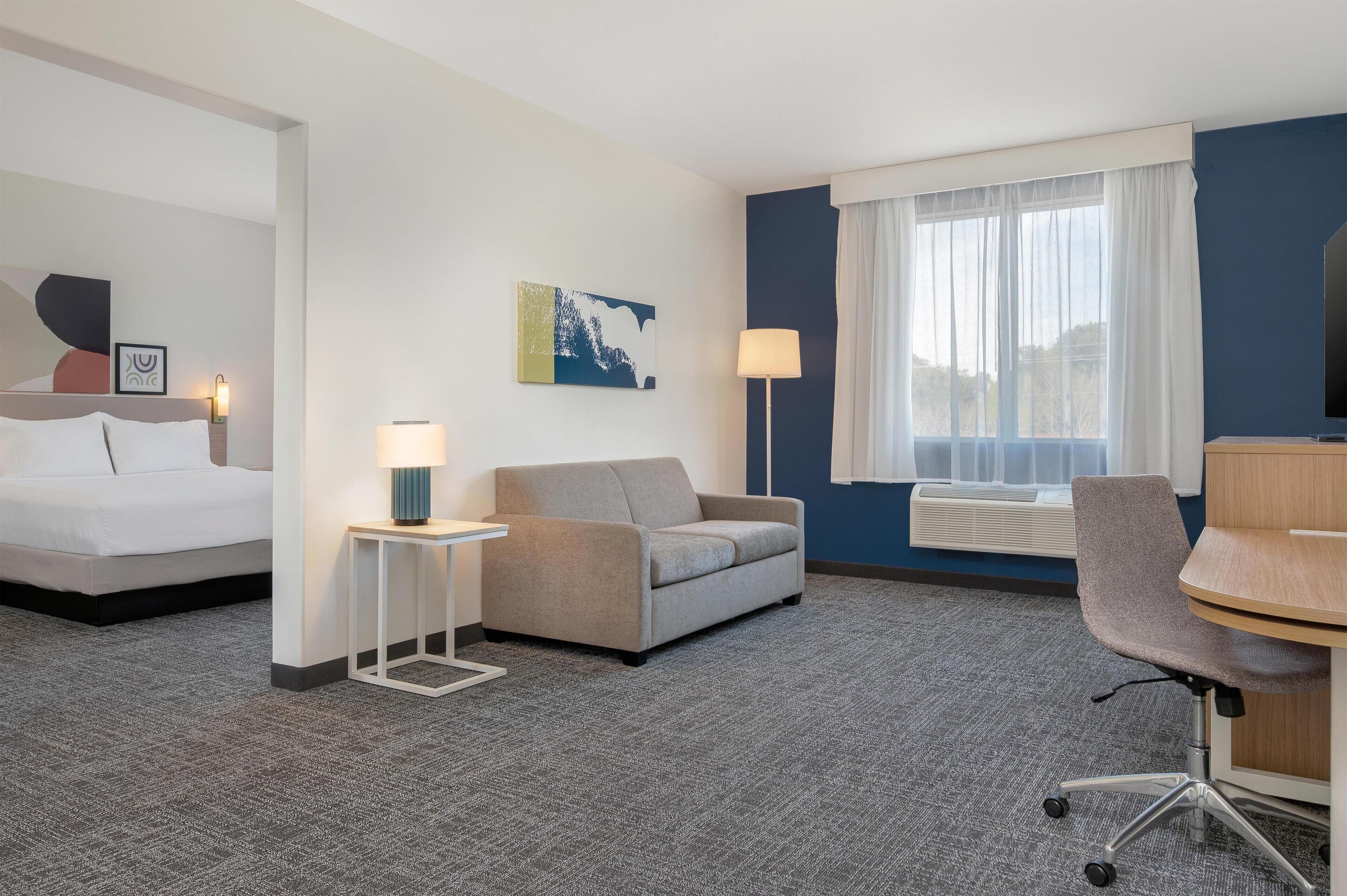 Suite, 1 King-Bett | Wohnbereich