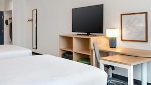 Premium bedding, in-room safe, desk, laptop workspace - Spark by Hilton Douglasville Atlanta West (Douglasville)