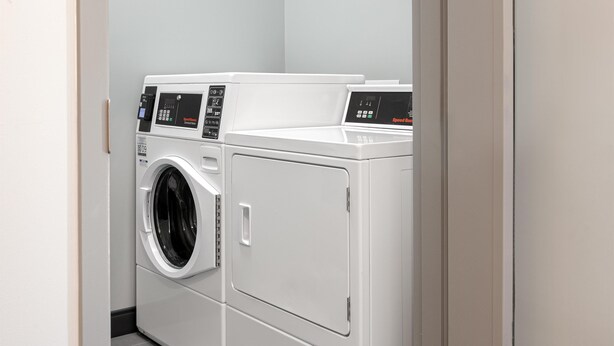 Laundry room - Spark by Hilton Douglasville Atlanta West (Douglasville)