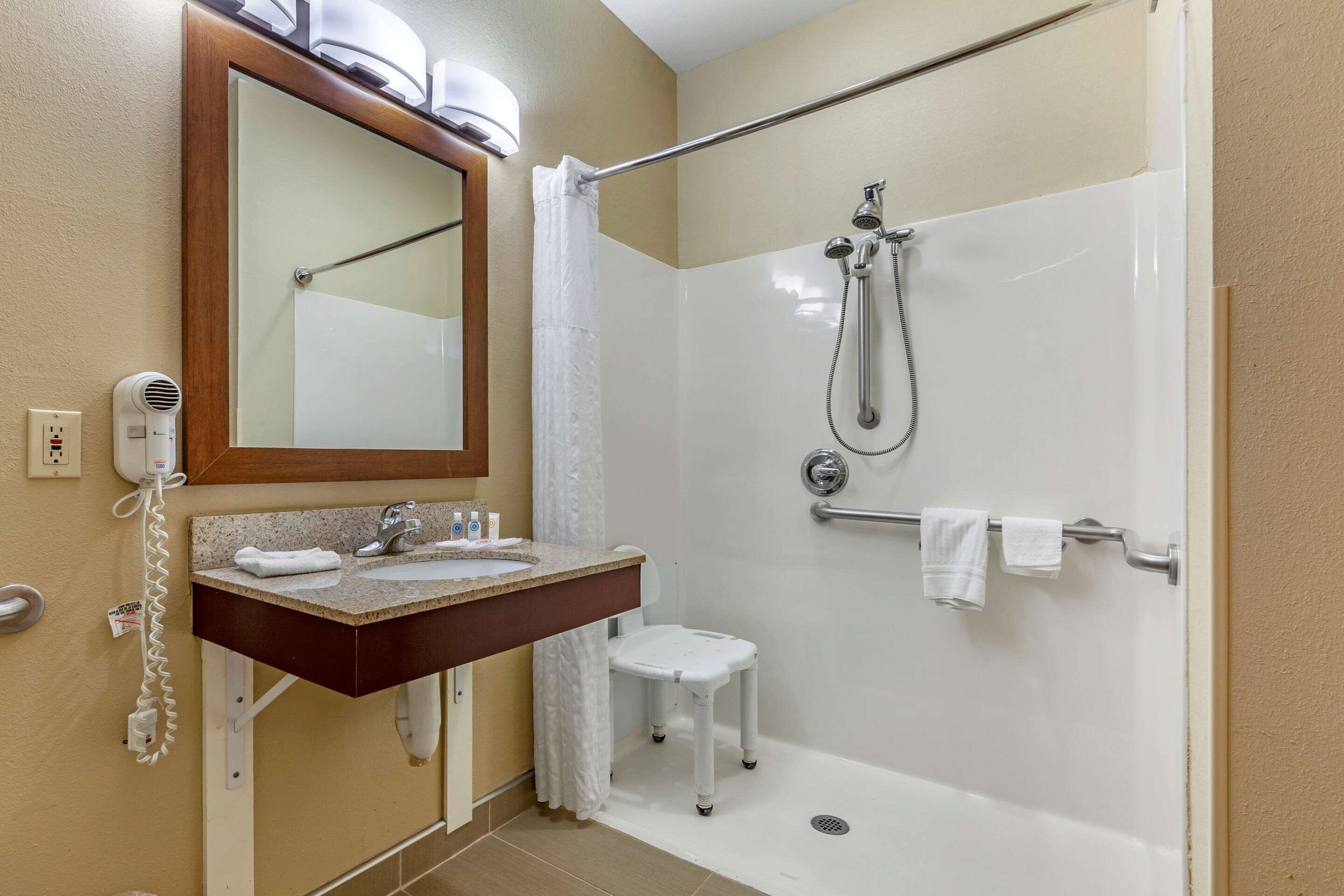 in-room safe, desk, laptop workspace, blackout curtains