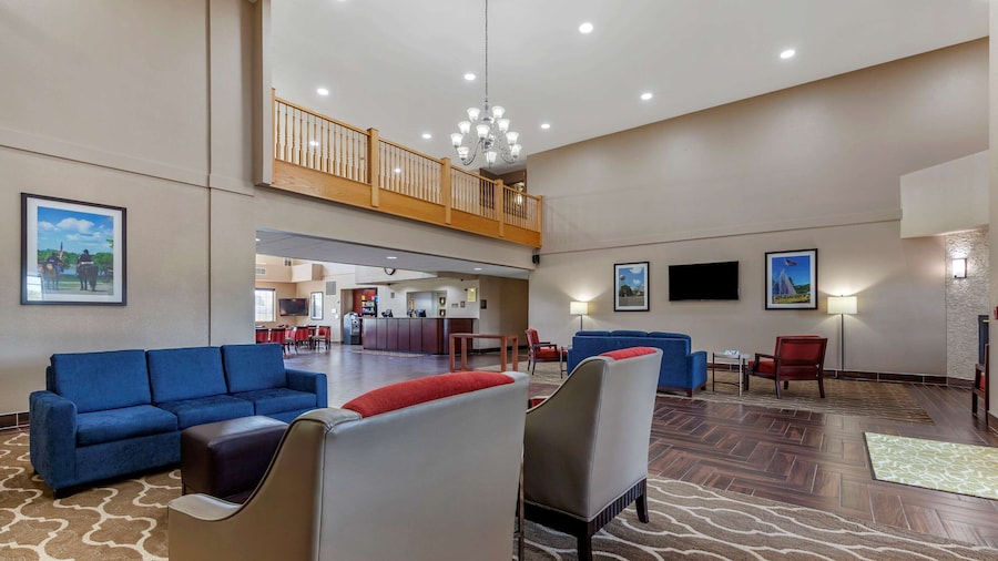 コンフォート スイーツ デラバン - レイク ジェニーバ エリア